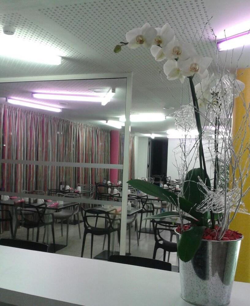 Nex Hotel Tarbes Kültér fotó